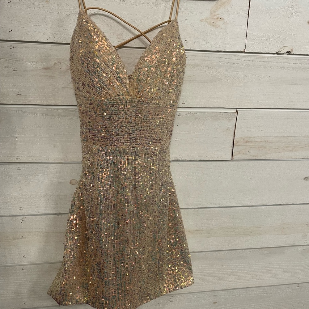 Size 4 color champagne